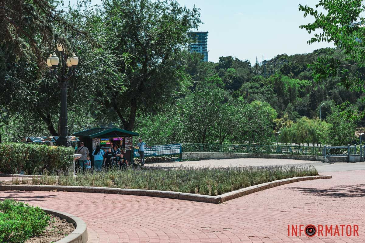 Обнялись рідні Обнялись рідні