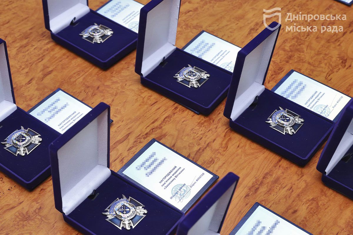 "Слово благодарности за то, что вы сейчас делаете в условиях полномасштабной войны", - Филатов «Труд, который нельзя недооценивать»: Филатов вручил награды врачам Днепра 7