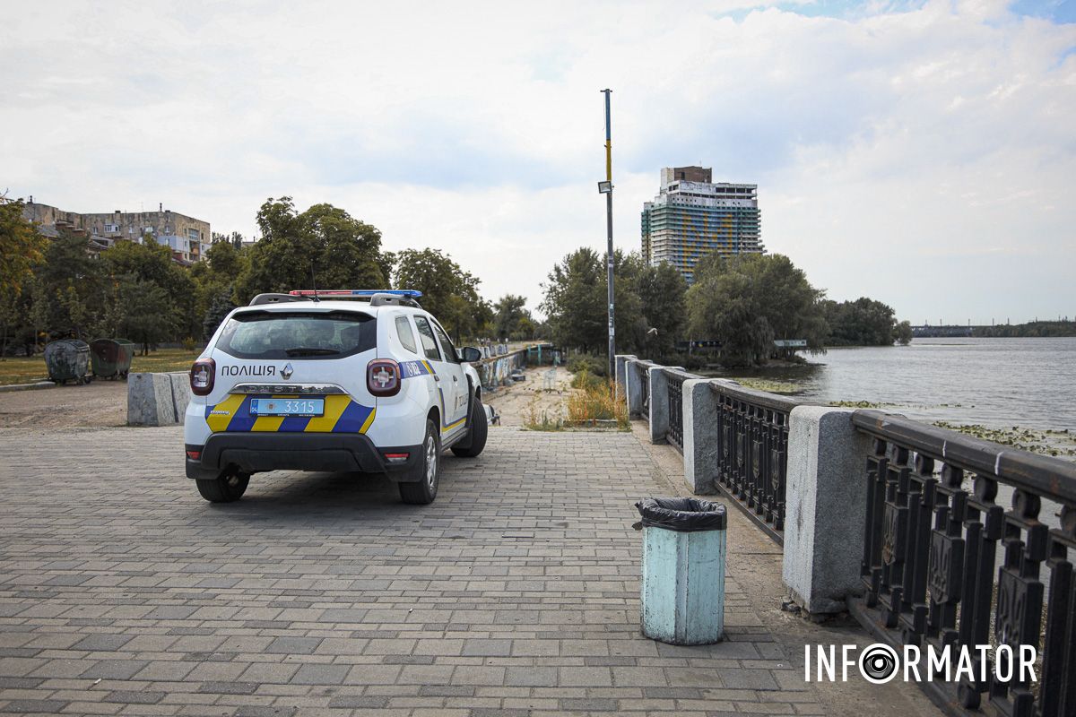 У Дніпрі на Січеславській Набережній поблизу “Поплавка” з води дістали тіло чоловіка 1