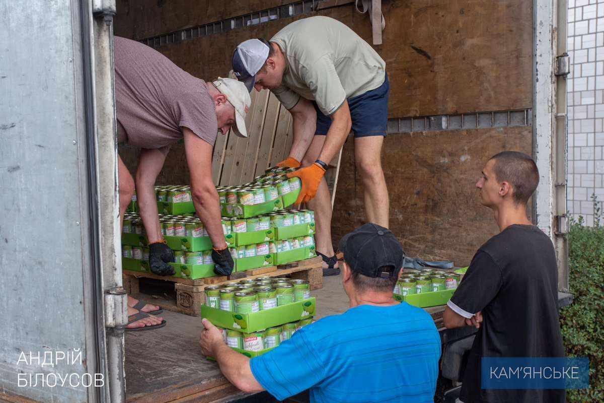 Из Центра помощи и логистики «Паляница» в Каменском передали защитникам продукты и вещи первой необходимости 6