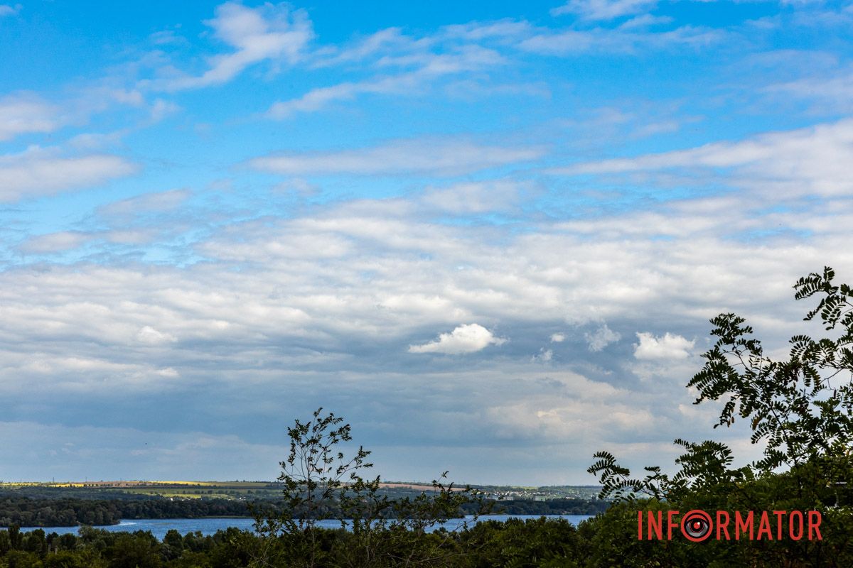 Необычный мир перед мечтательными глазами: Днепр накрыли нежные воздушные облака 1