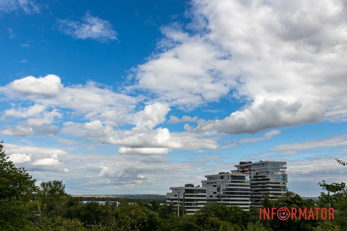 Необычный мир перед мечтательными глазами: Днепр накрыли нежные воздушные облака 5