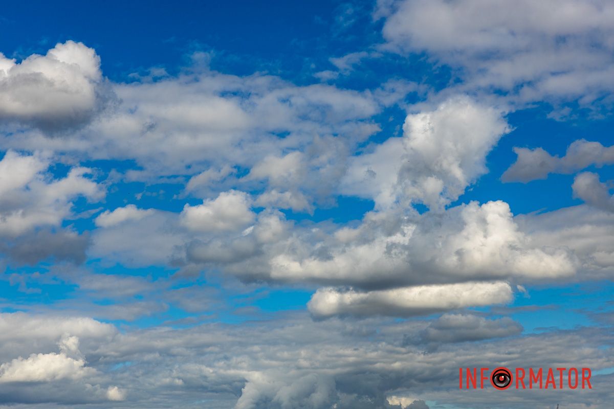 Необычный мир перед мечтательными глазами: Днепр накрыли нежные воздушные облака 4