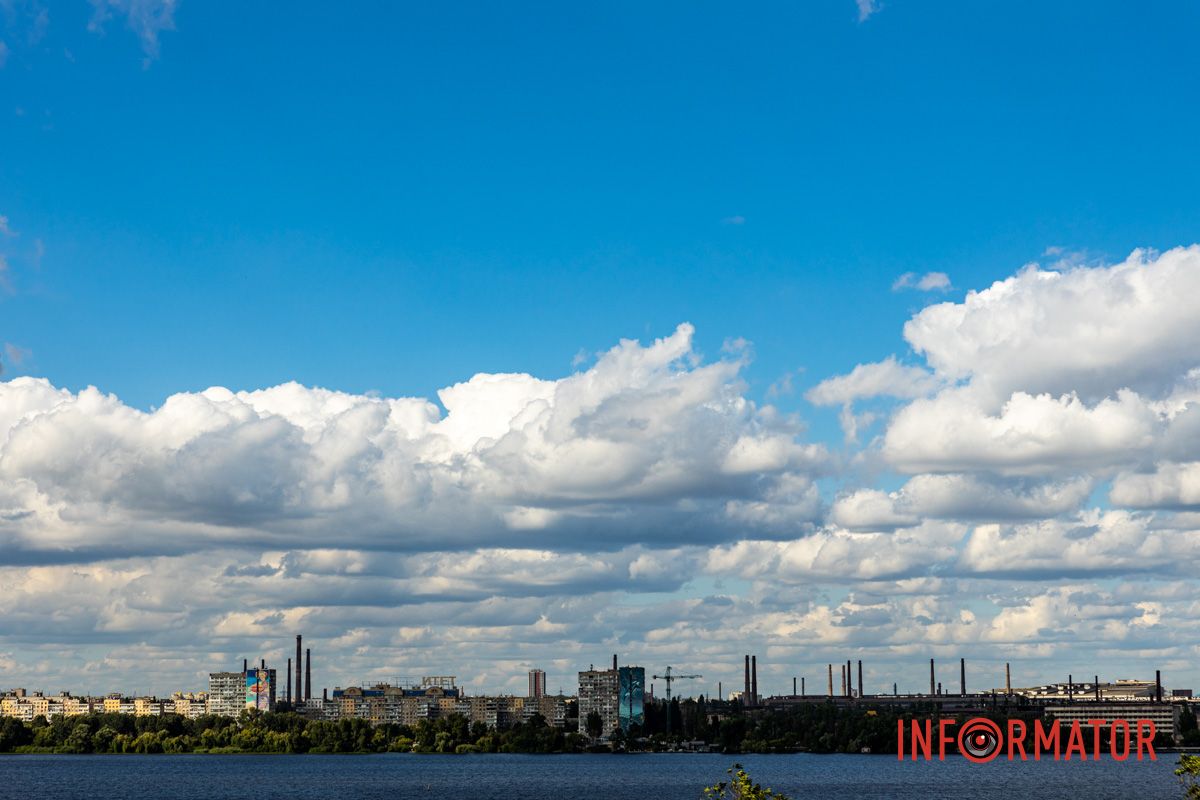 Необычный мир перед мечтательными глазами: Днепр накрыли нежные воздушные облака 6