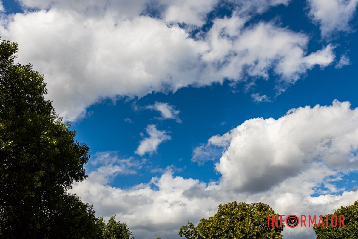 Необычный мир перед мечтательными глазами: Днепр накрыли нежные воздушные облака 17