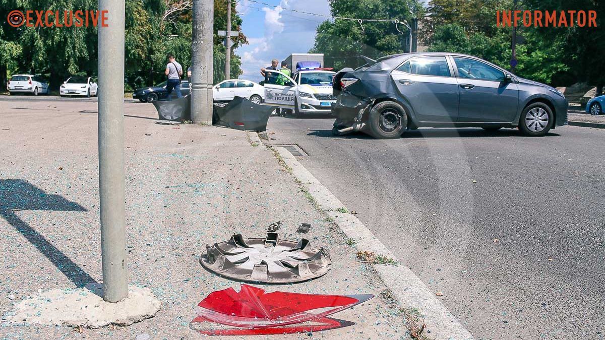 У Дніпрі на Грушевського зіштовхнулися Toyota та Volkswagen: утворився великий затор