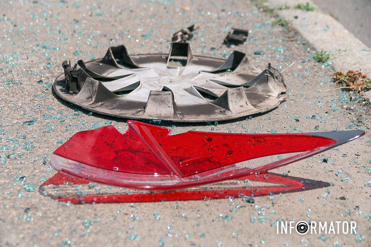 У Дніпрі на Грушевського зіштовхнулися Toyota та Volkswagen: утворився великий затор 11