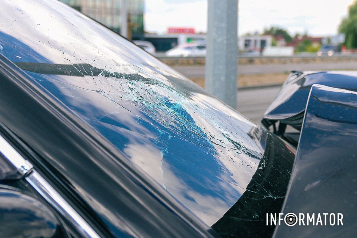 В Днепре на Слобожанском проспекте, возле "Золотых ключей", столкнулись Lexus и Hyundai 9