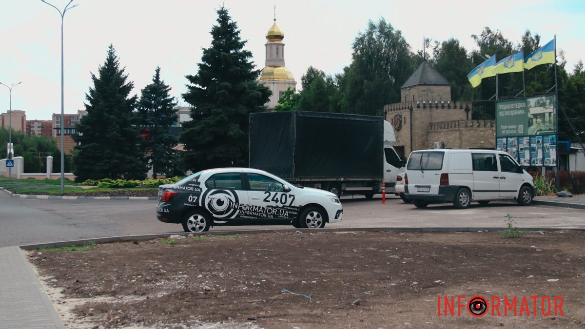 На в'їзді у Дніпро демонтували стелу: як зараз виглядає місце, де вона знаходилася