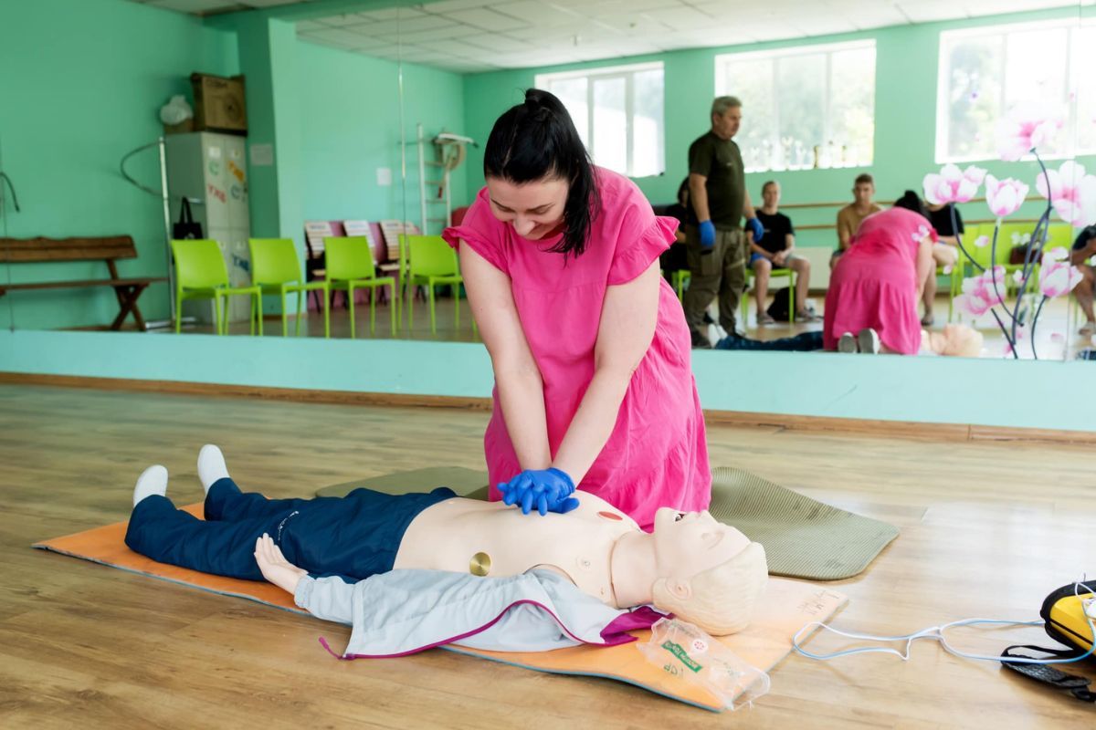 Після цього почати шукати тих, хто постраждав Допомогти собі й почати шукати тих, хто постраждав: у Дніпрі пройшов тренінг з домедичної допомоги 5