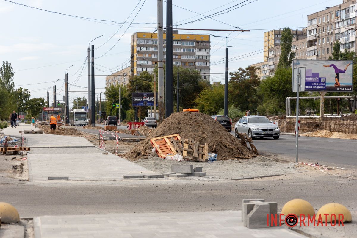 Рабочие подготовили пространство для озеленения