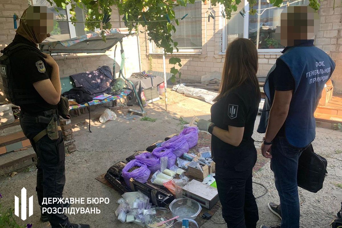 Ежемесячный заработок достигал ориентировочно 40 миллионов гривен. Ежемесячный заработок достигал ориентировочно 40 миллионов гривен.