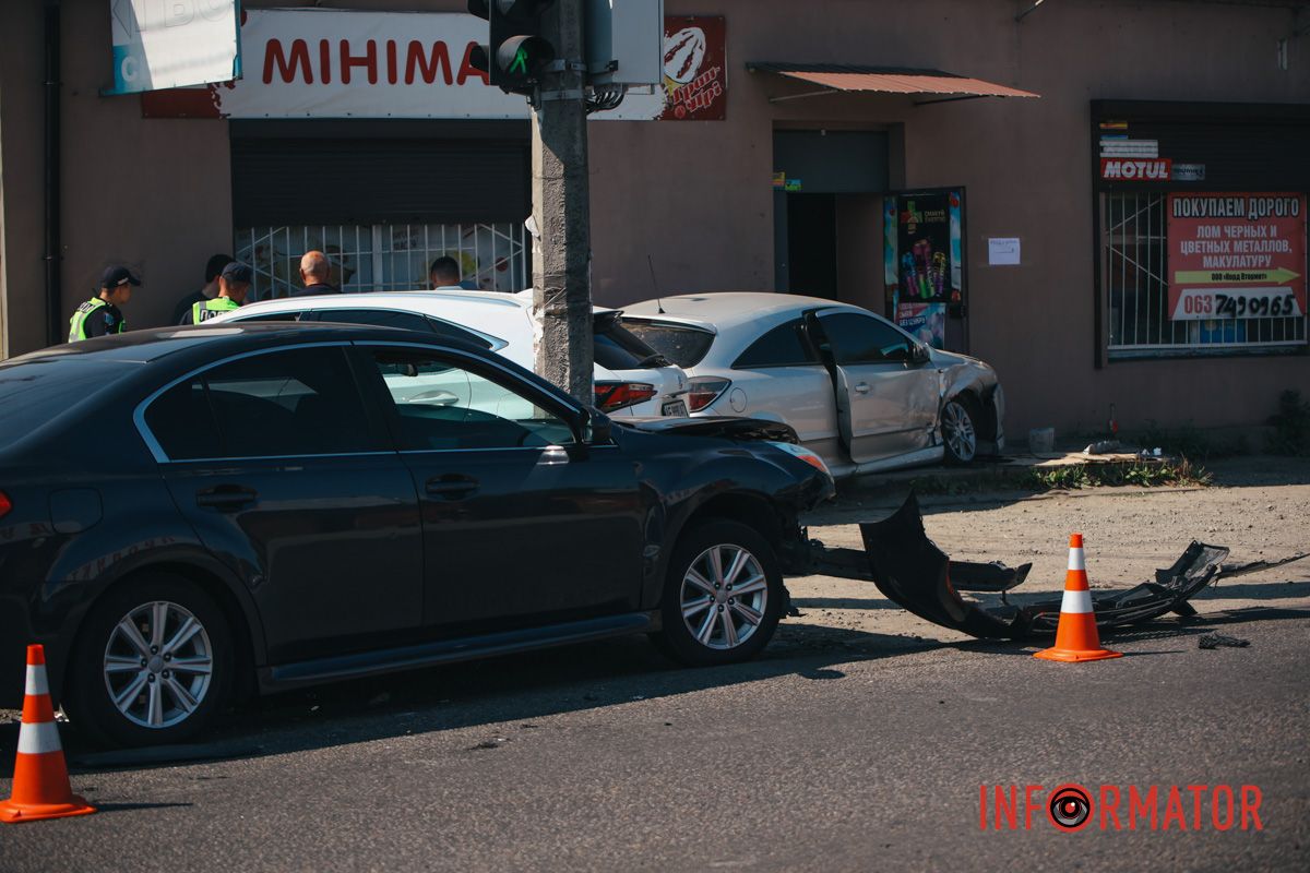 Посетители магазина пользуются черным входом