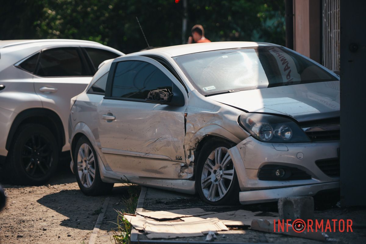 Opel ехал по Старочумацкой со стороны Слобожанского проспекта