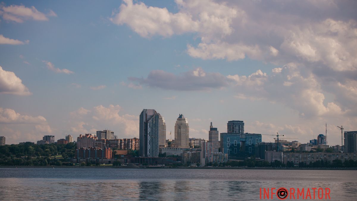 Субота зустріне дніпрян сонячною та теплою погодою, ввечері можливий слабкий дощ