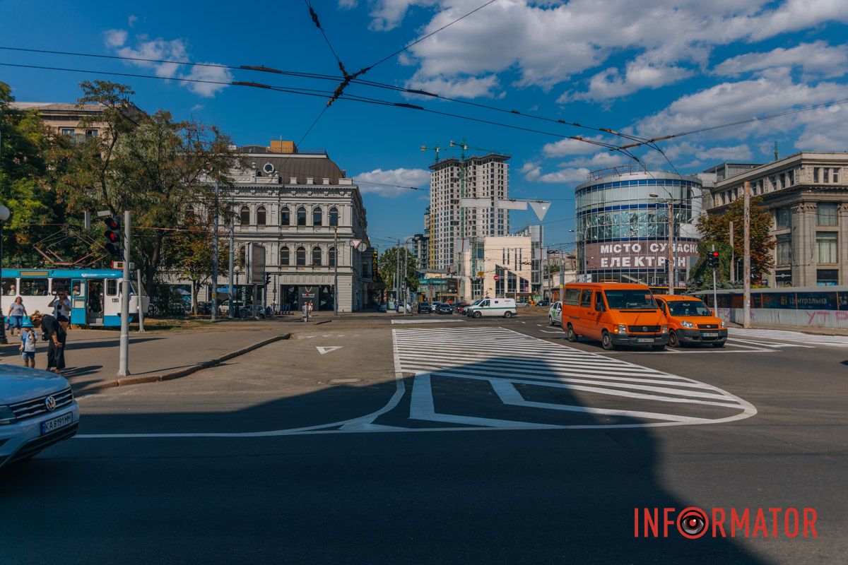 Теперь можно выполнять поворот на другую сторону проспекта
