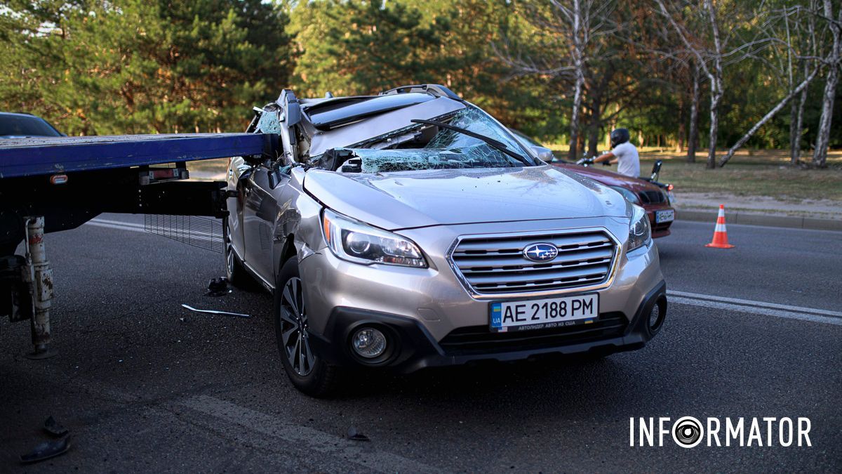 В Днепре на Набережной Победы Subaru залетел под MAN: движение затруднено