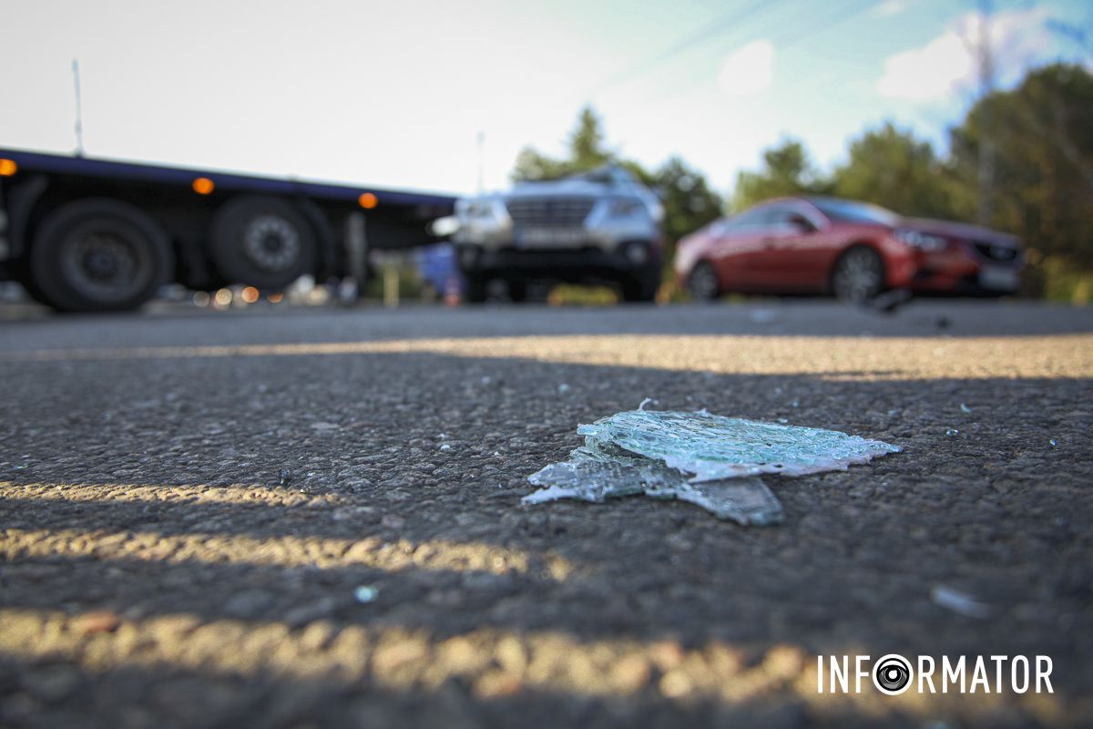 MAN виїжджав на Набережну перемоги з прилеглої дороги