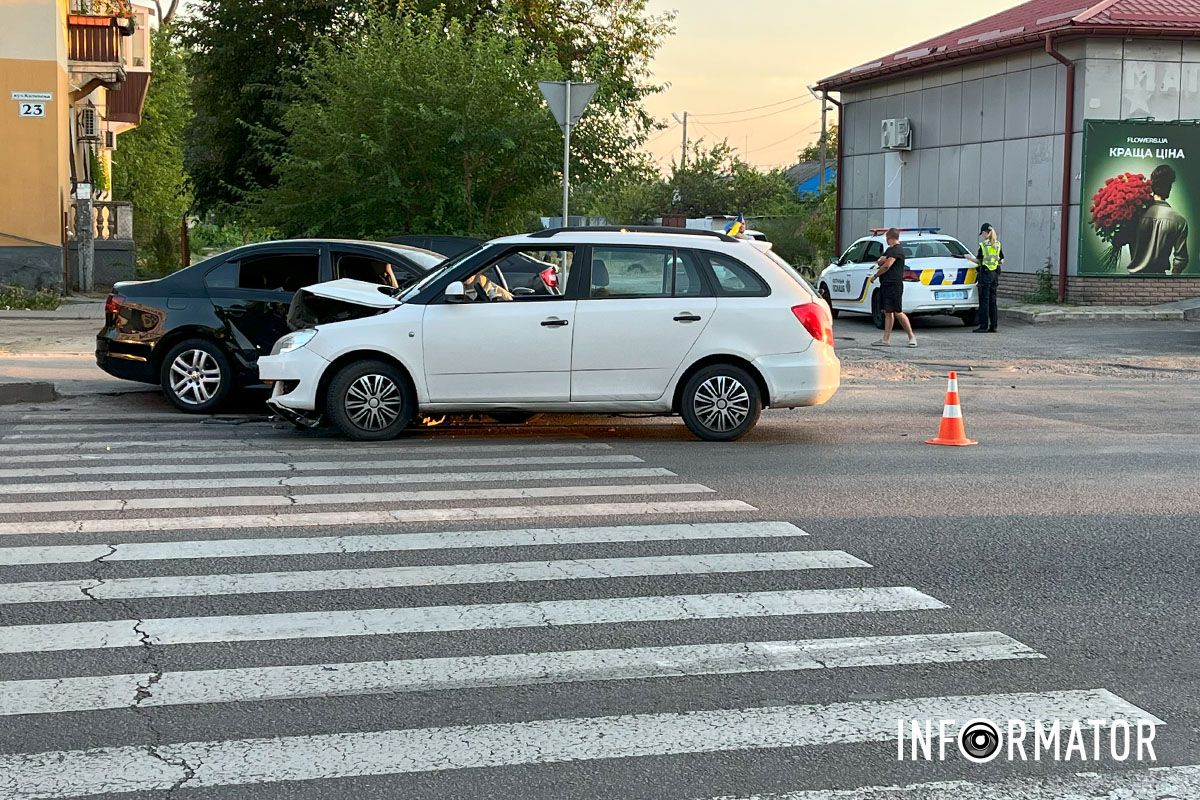 Занята одна полоса, пробки нет Занята одна полоса, пробки нет