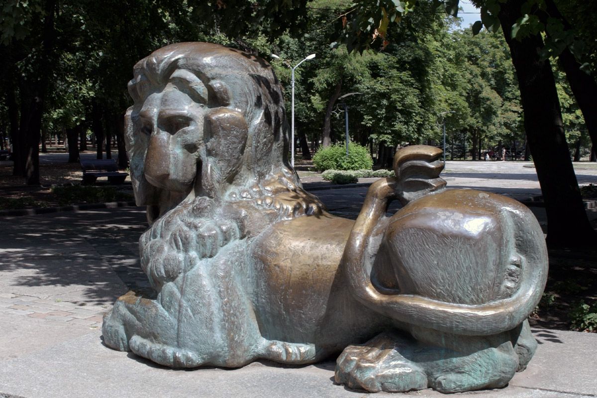 Лев в парке имеет интересную легенду Лев в парке имеет интересную легенду