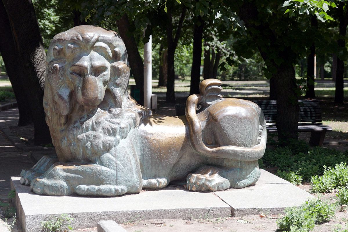 Она появилась в парке в 80-х годах и стала символом студенческой жизни Она появилась в парке в 80-х годах и стала символом студенческой жизни