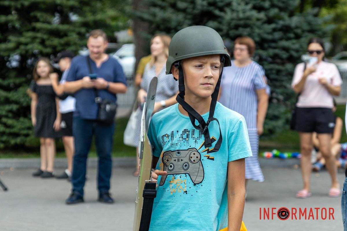 Завершенням святкового дня став показ мультфільму просто неба Завершенням святкового дня став показ мультфільму просто неба