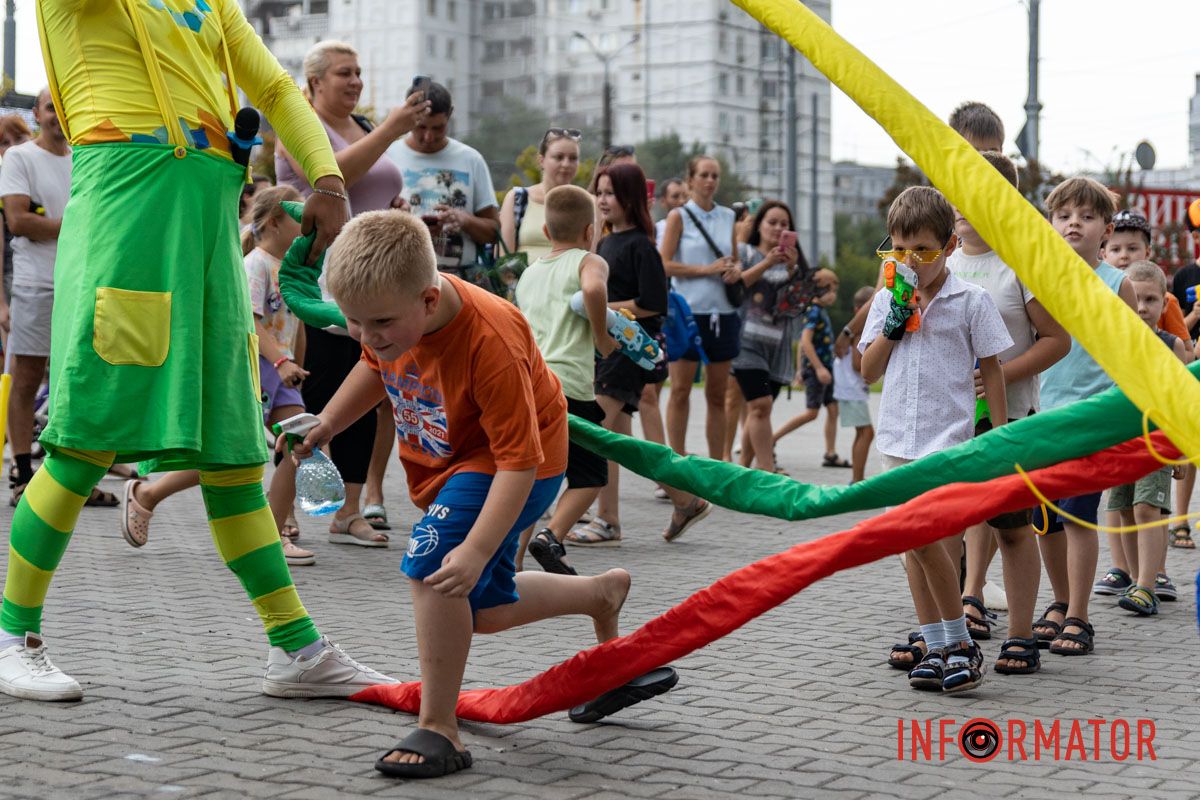 Вода летіла на всі боки  Вода летіла на всі боки
