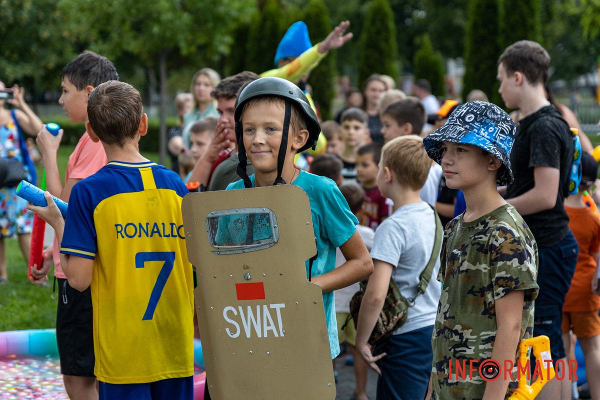 Після невеличких інструкцій почались водні баталії Після невеличких інструкцій почались водні баталії