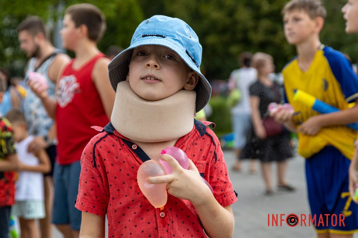 Діти стали учасниками справжньої водної битви Діти стали учасниками справжньої водної битви