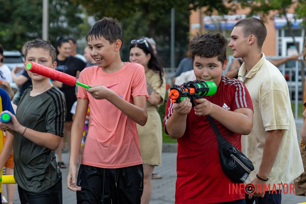 Маленькі герої водяної битви Маленькі герої водяної битви