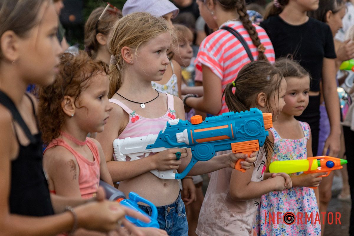 Водні пістолети і море сміху Водні пістолети і море сміху