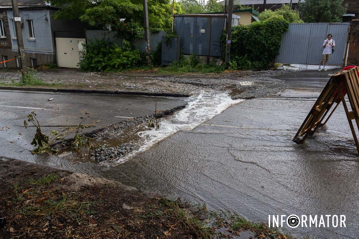 Містяни огородили місце стрічкою для інших водіїв