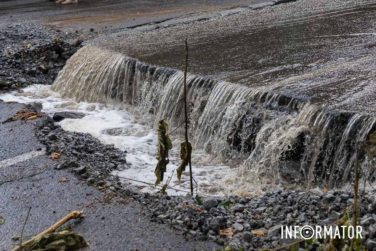 Автівку діставали місцеві жителі власноруч