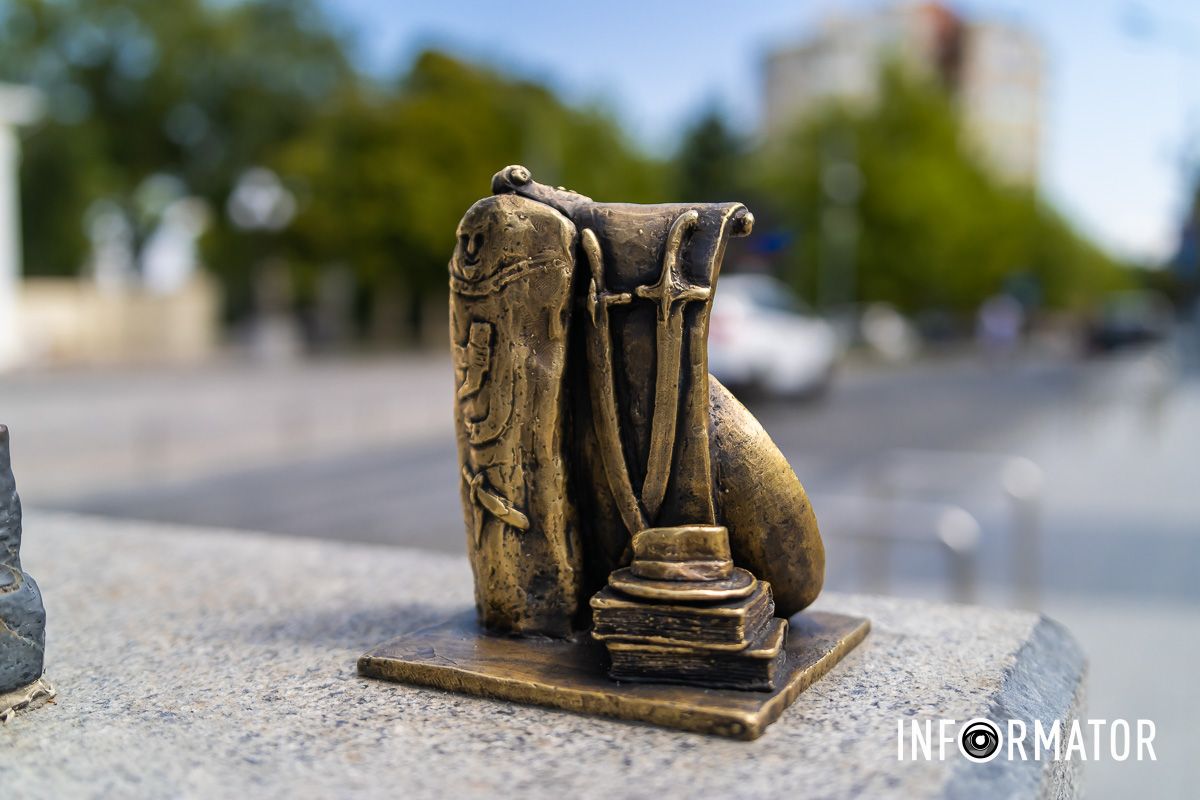 Кроме того, она расположена в самом историческом центре