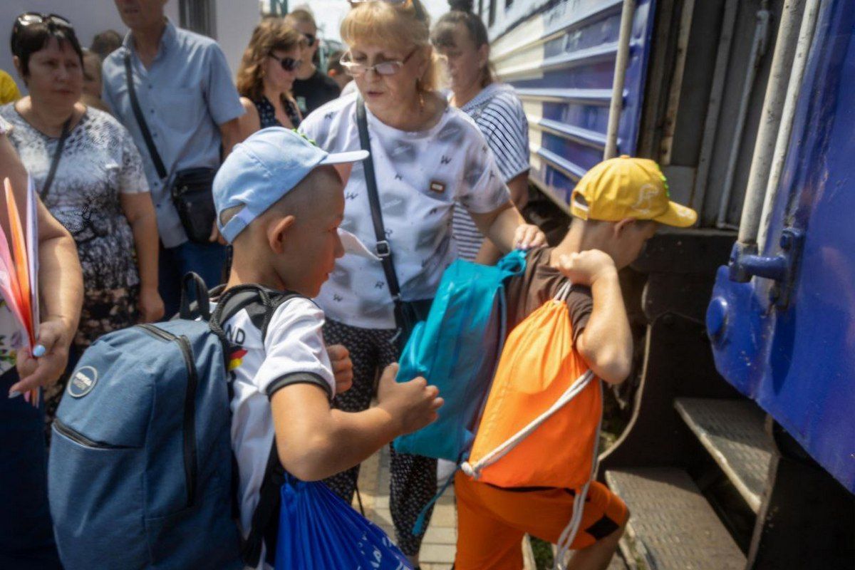 250 дітей з різних куточків області 250 дітей з різних куточків області