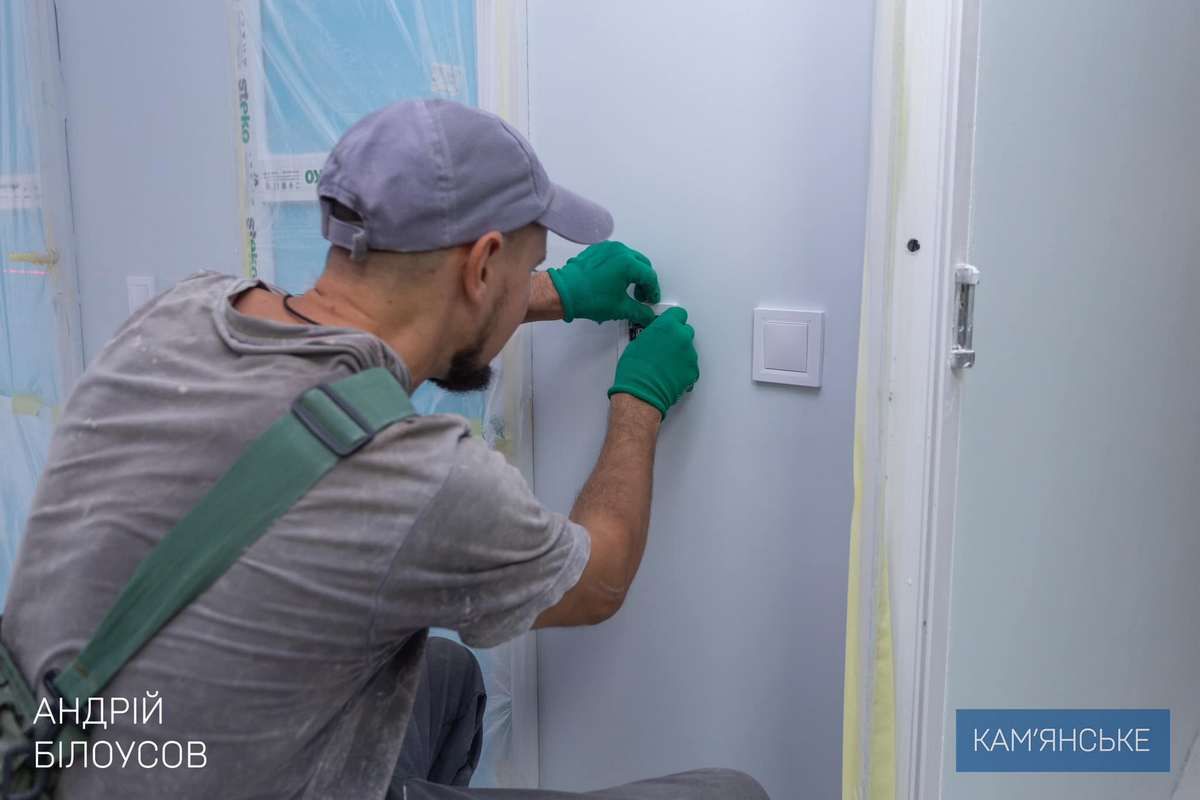 Ремонтують й амбулаторію по вулиці С. Слісаренка Ремонтують й амбулаторію по вулиці С. Слісаренка