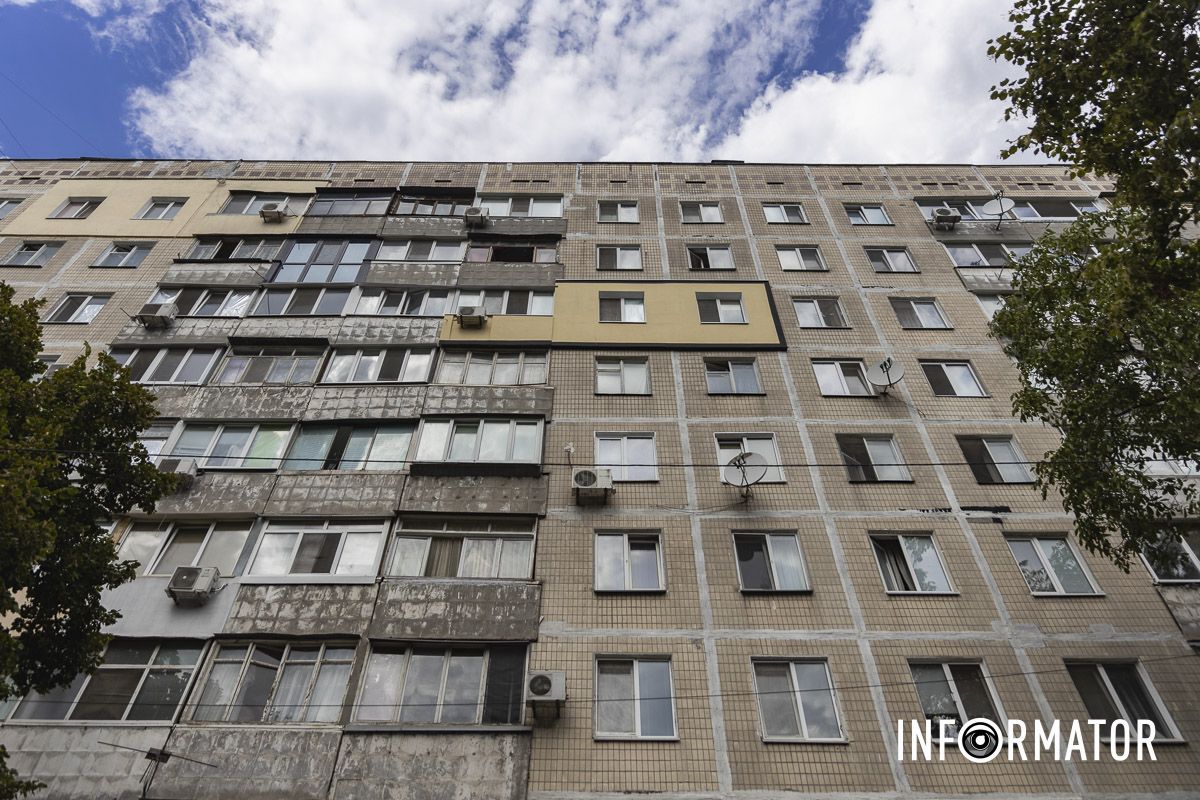 На футбольном поле озеро, а вместо дороги – река: в Днепре на Холодильную вытекают кубометры воды 13