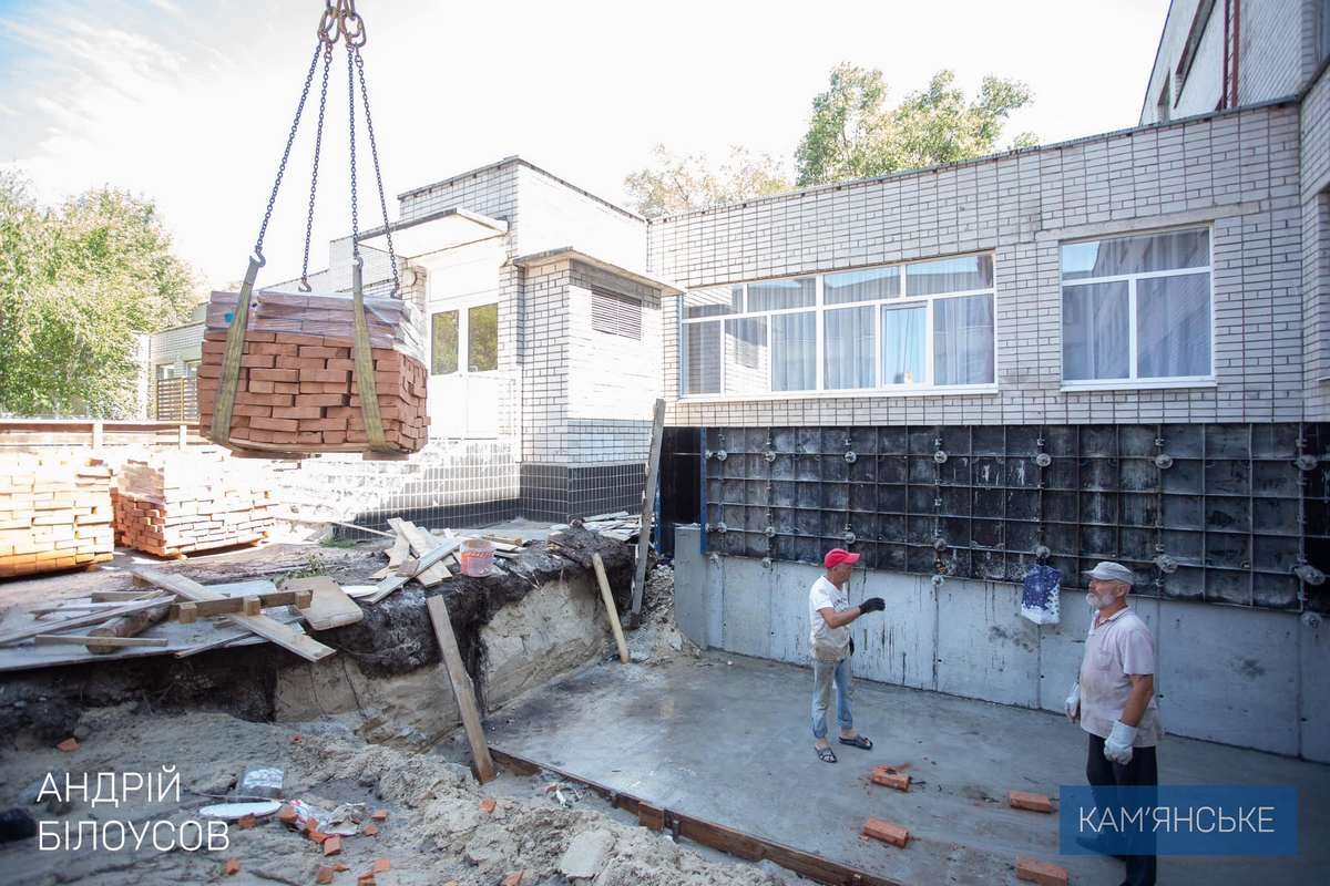 Навчальні заклади Кам'янського готують до навчального року: мер міста перевірив хід робіт 4