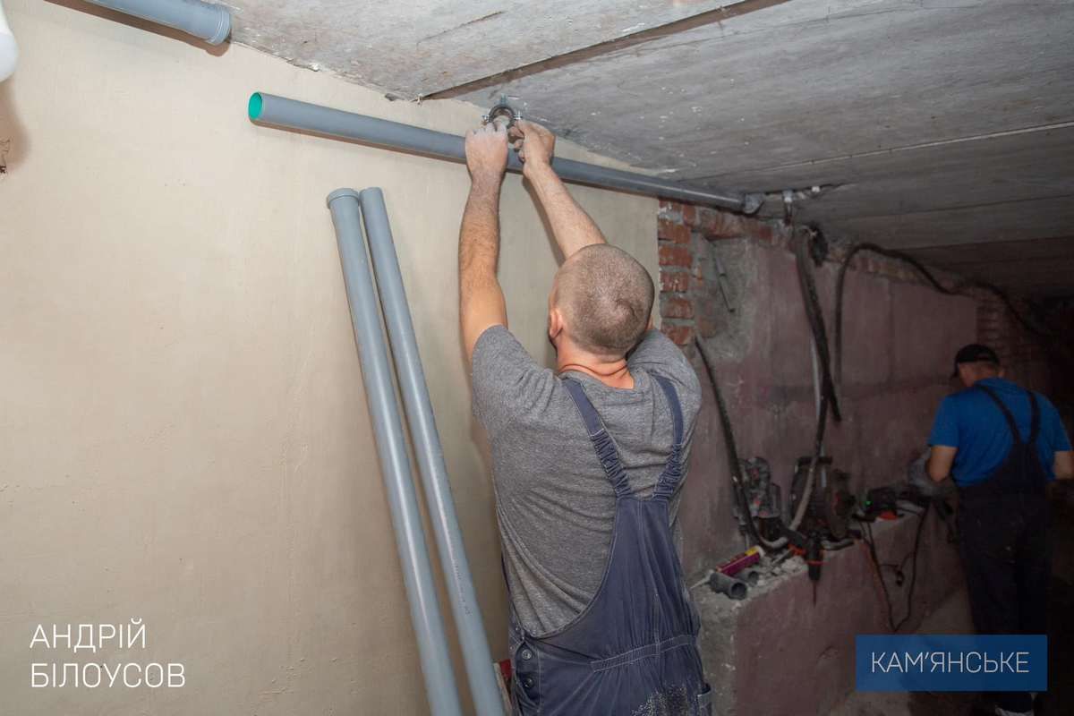 Навчальні заклади Кам'янського готують до навчального року: мер міста перевірив хід робіт 6