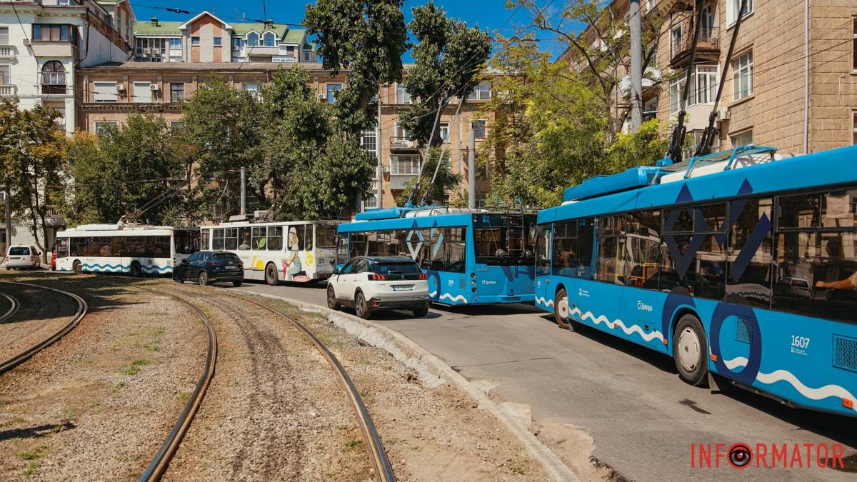 У Дніпрі на Соборній площі зупинився рух тролейбусів