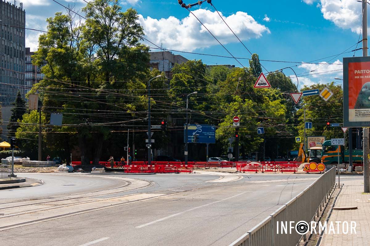 У Дніпрі триває ремонт трамвайного переїзду на перетині проспекту Лесі Українки та вулиці Степана Бандери У Дніпрі триває ремонт трамвайного переїзду на перетині проспекту Лесі Українки та вулиці Степана Бандери
