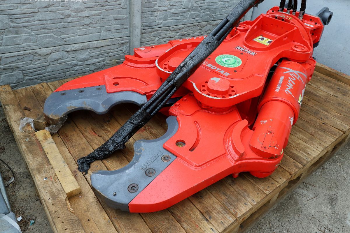 Місто безкоштовно отримало техніку завдяки співпраці з урядом Японії Помічна у різних роботах: до Дніпра прибула чергова партія комунальної техніки від Японії 2