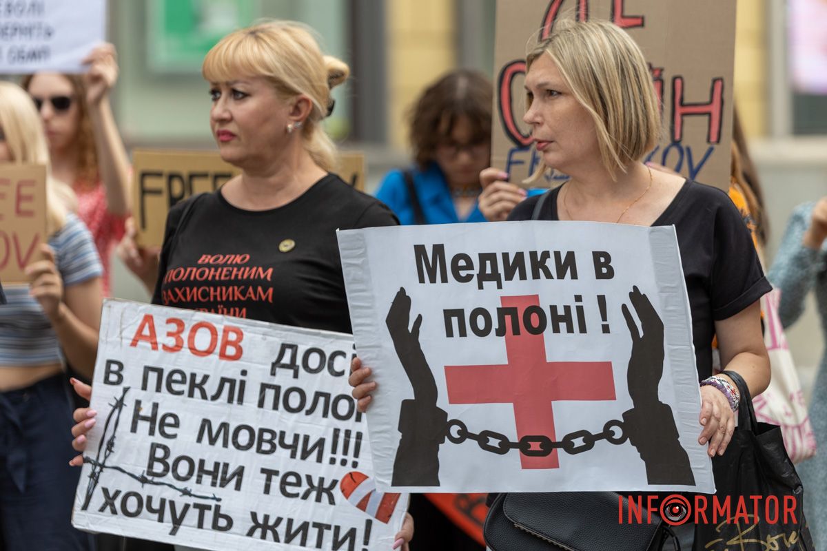 Днепр становится голосом пленных: десятки людей с плакатами прошли по улицам города 1