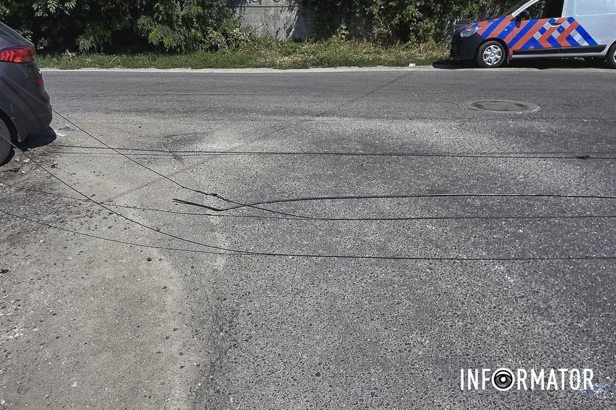 Дроти на дорозі