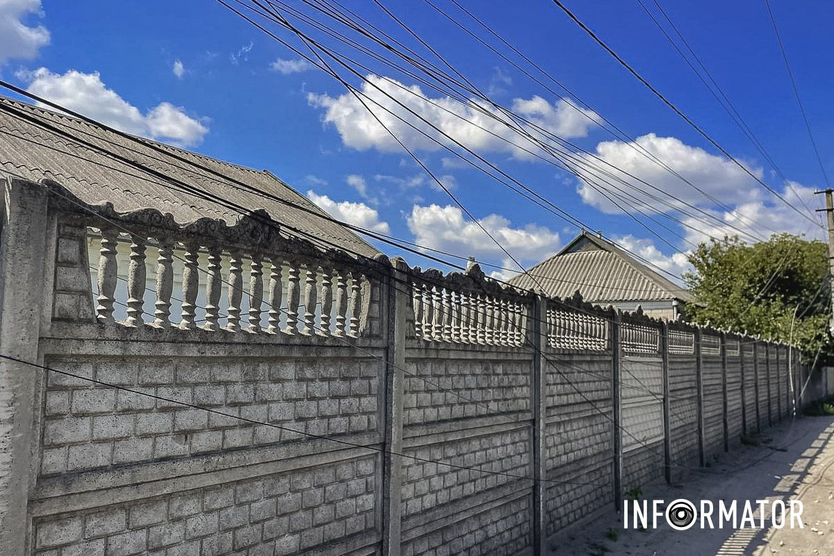 Hundai неможливо прибрати одразу, оскільки електроопора лежить просто на ньому