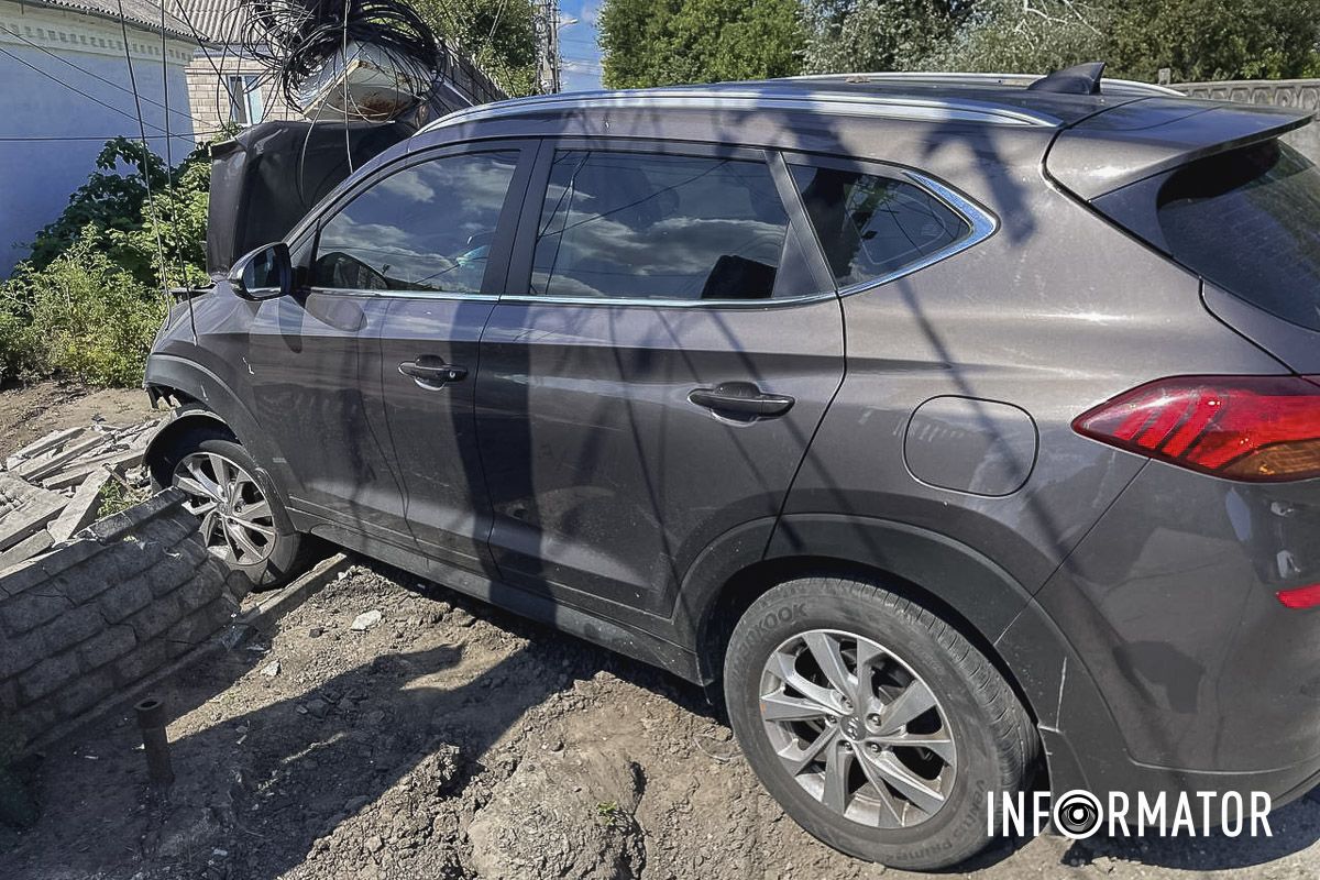 У навколишніх будинках зникло світло - працюють енергетики