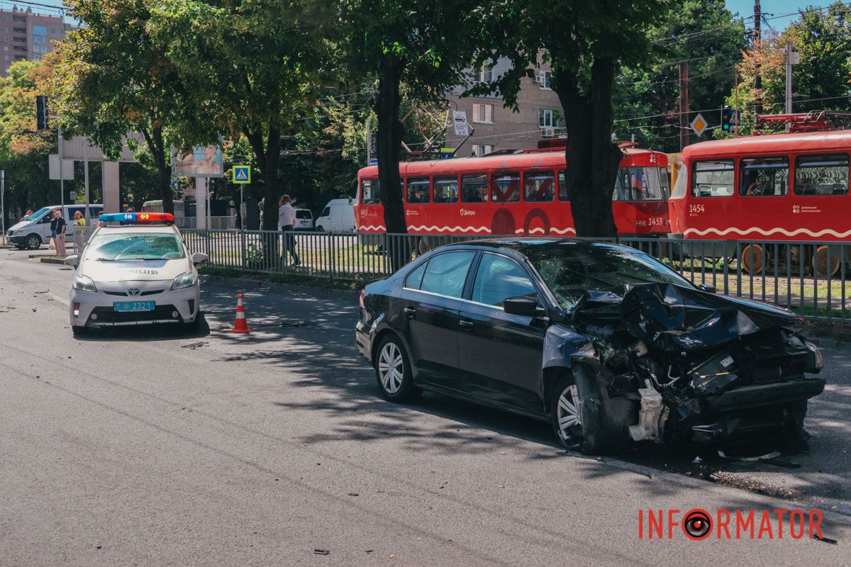 У Дніпрі на Робочій Ford влетів у Volkswagen: рух ускладнено 12