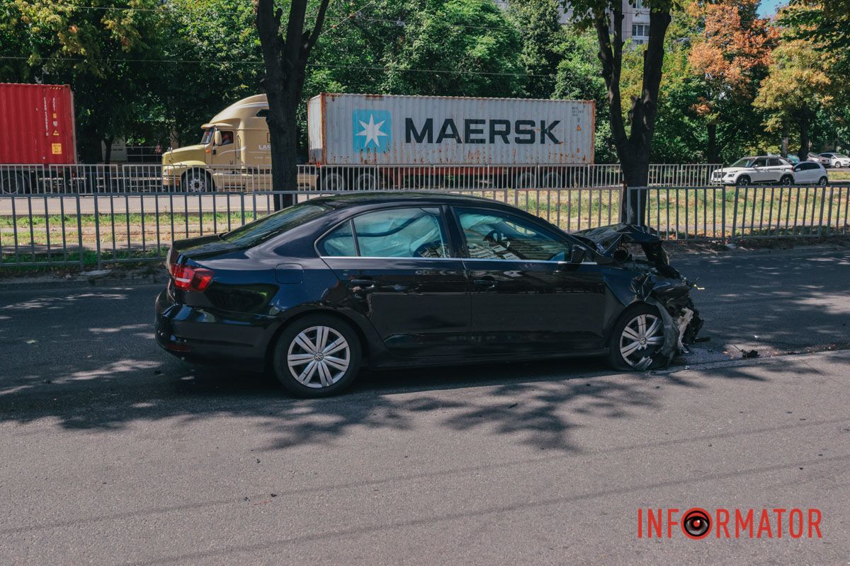 У Дніпрі на Робочій Ford влетів у Volkswagen: рух ускладнено 5