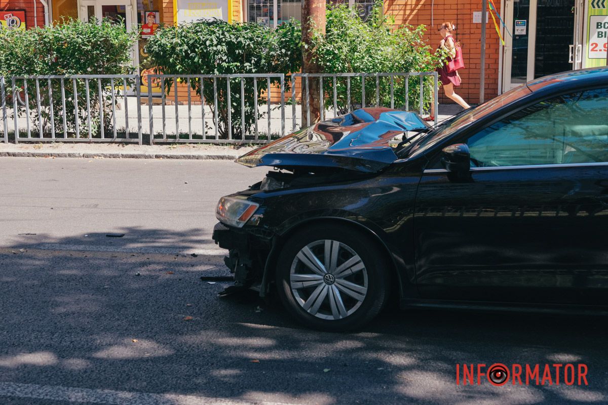 У Дніпрі на Робочій Ford влетів у Volkswagen: рух ускладнено 9