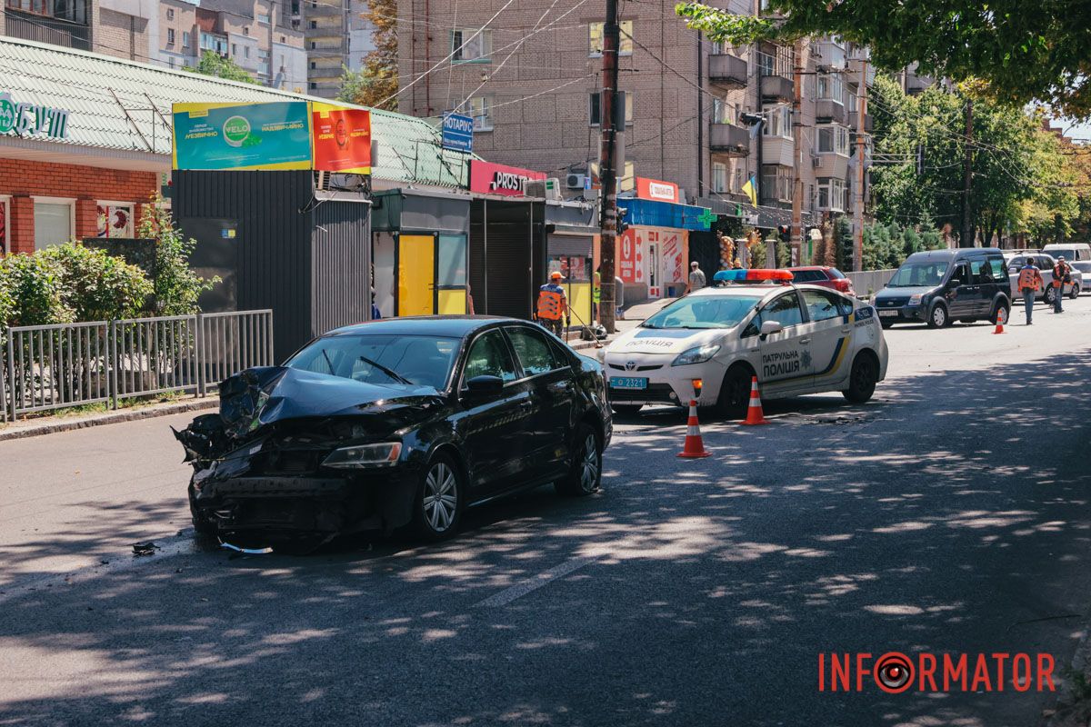 У Дніпрі на Робочій Ford влетів у Volkswagen: рух ускладнено 1